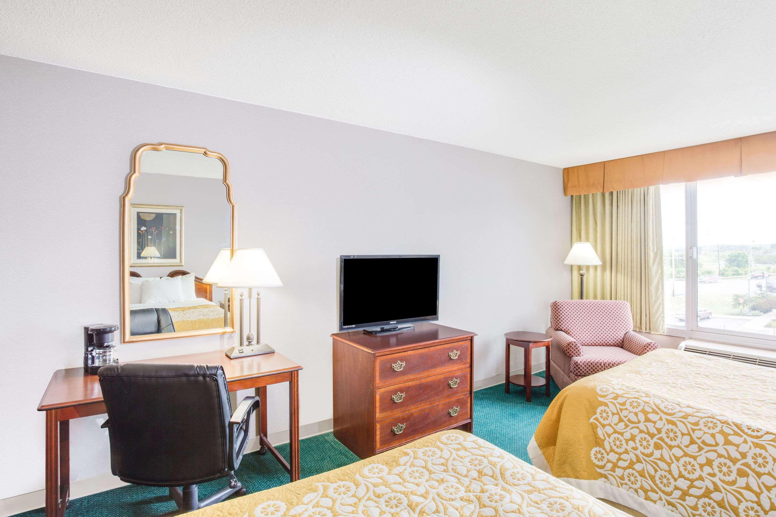 Days Inn By Wyndham Cambridge Exteriér fotografie