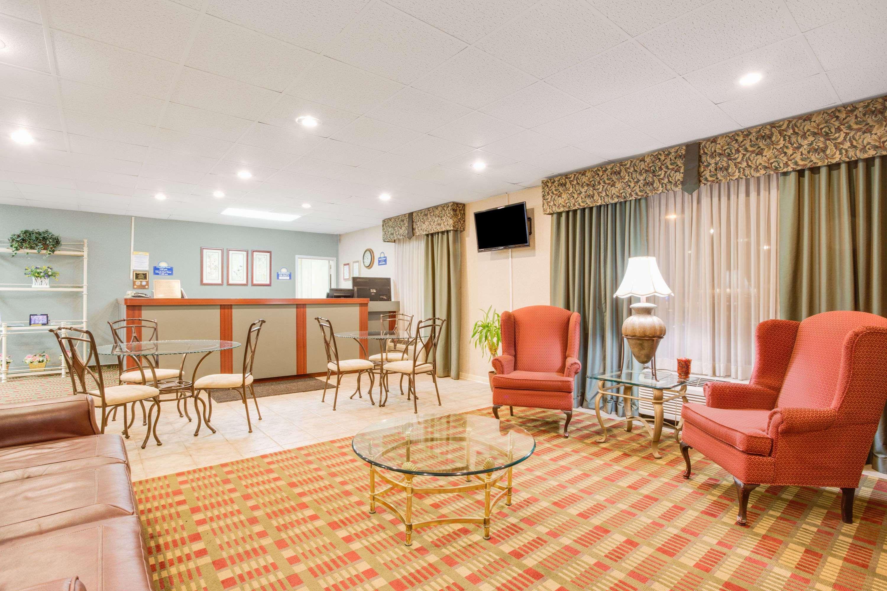 Days Inn By Wyndham Cambridge Exteriér fotografie
