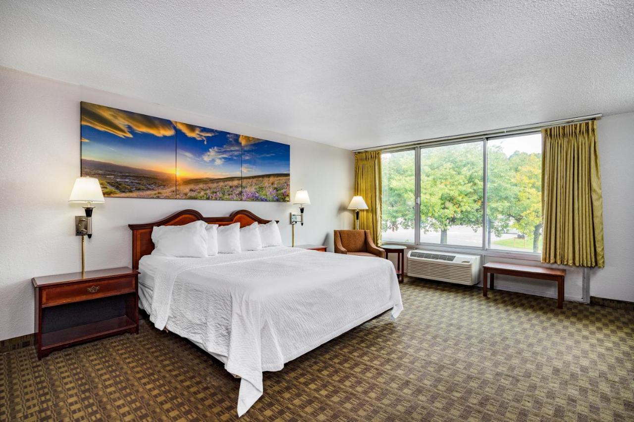 Days Inn By Wyndham Cambridge Exteriér fotografie