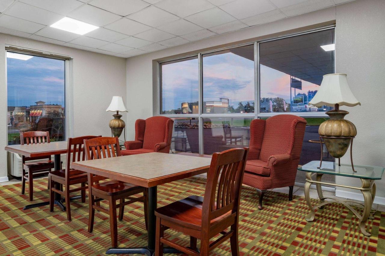 Days Inn By Wyndham Cambridge Exteriér fotografie